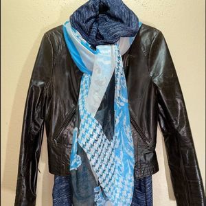 Pashmina - Houndstooth Print by: Charming Charlie - Bid Now = Disc.Shipping 👍